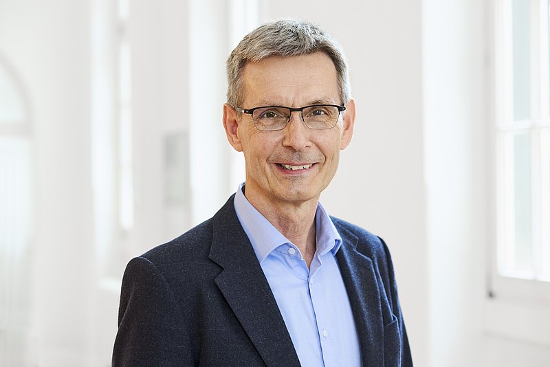 Porträt eines Mannes mit Brille